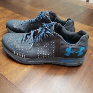 Men's size 12 Under Armour Sneakers